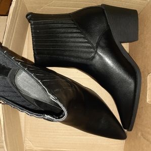 Cowgirl stylish boots. Brand New